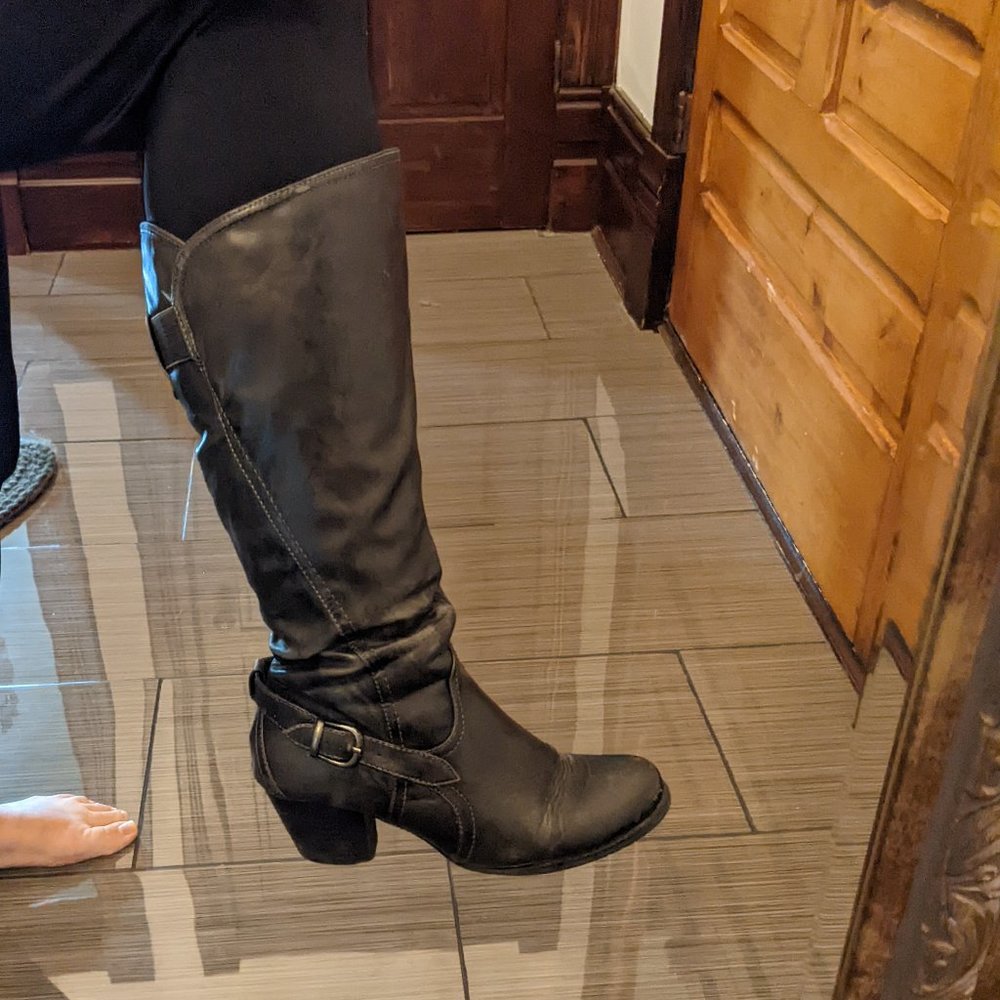 Wide calf boots in ashy grey brown